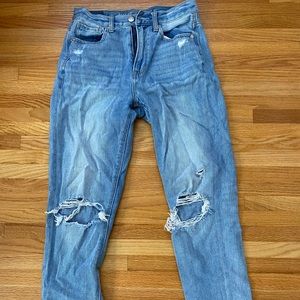 AMERICAN EAGLE RIPED MOM JEANS